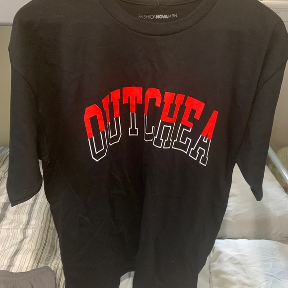 Black and red “outchea” fashion Nova T-shirt - Picture 1 of 2